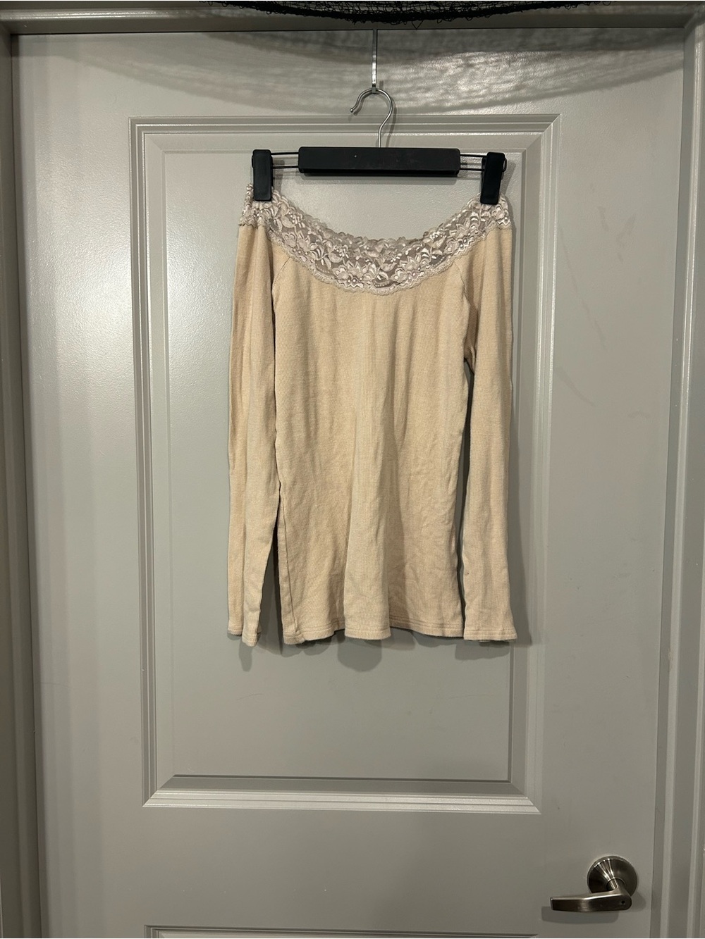 Derek Heart Cream Off-Shoulder Long Sleeve Lace Top